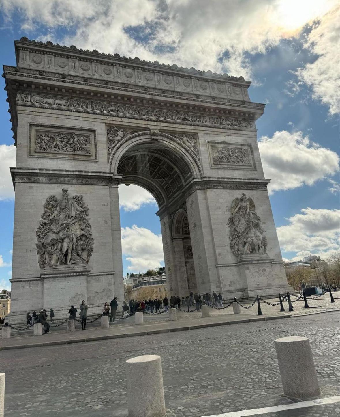 Royal Monceau - Hoche *